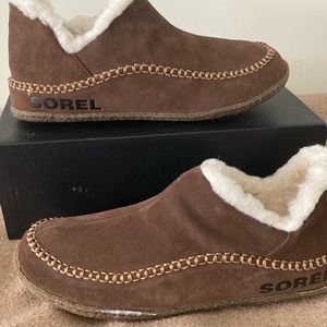 Sorel Mens Manawan II slip-ons. Color is Tobacco.  Size is 11. New, with box.
